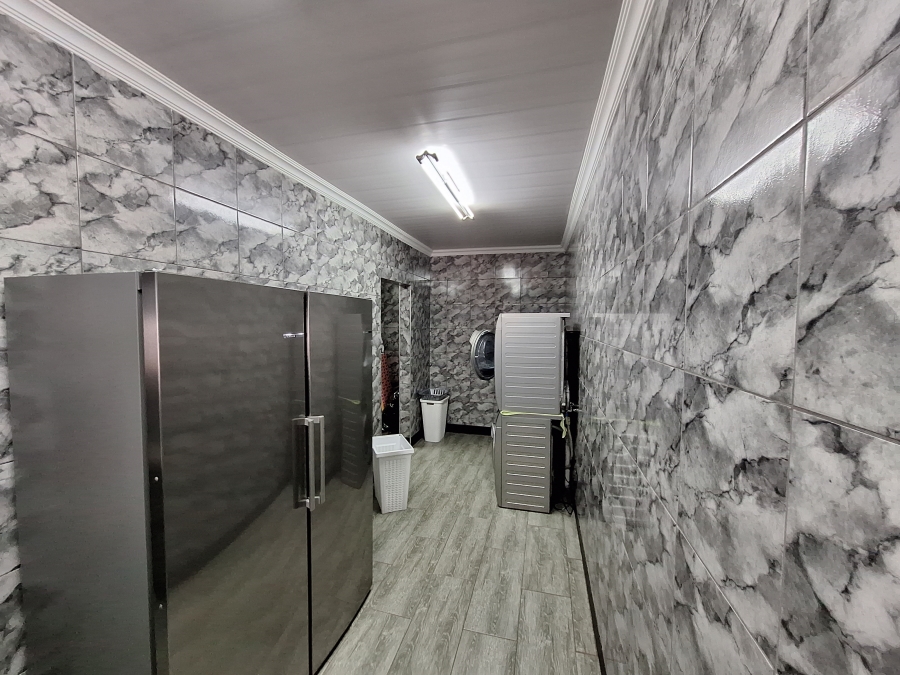 5 Bedroom Property for Sale in Protea Park North West